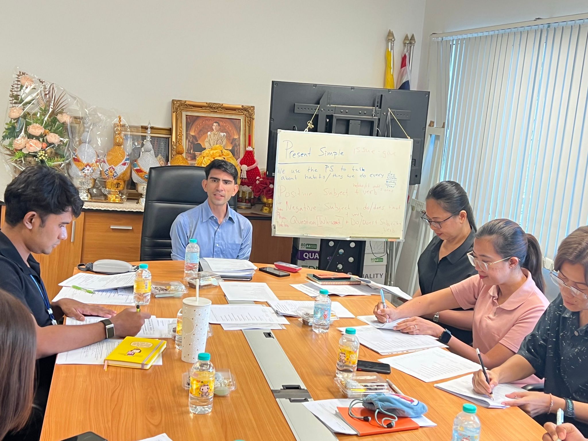 An English lesson at the whiteboard with Samui Language School